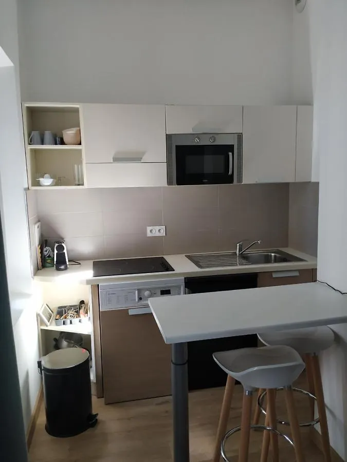 Studio Cannes A 5 Mn A Pied De La Gare Tout Confort Avec Balcon